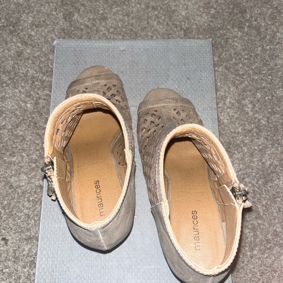 Maurice’s Betsy open toe cutout heels - Picture 3 of 4